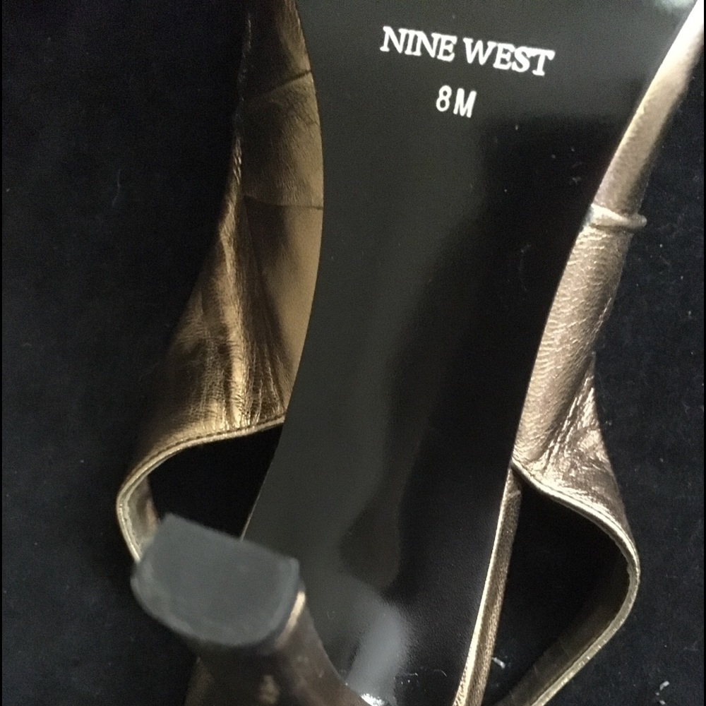 Vintage “Nine West” Gold Sling-Back Leather Heels - Picture 5 of 7